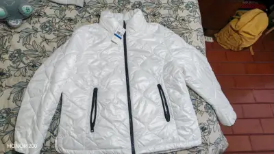 Chaqueta Michael Kors acolchada blanca con cierre - miniatura 1