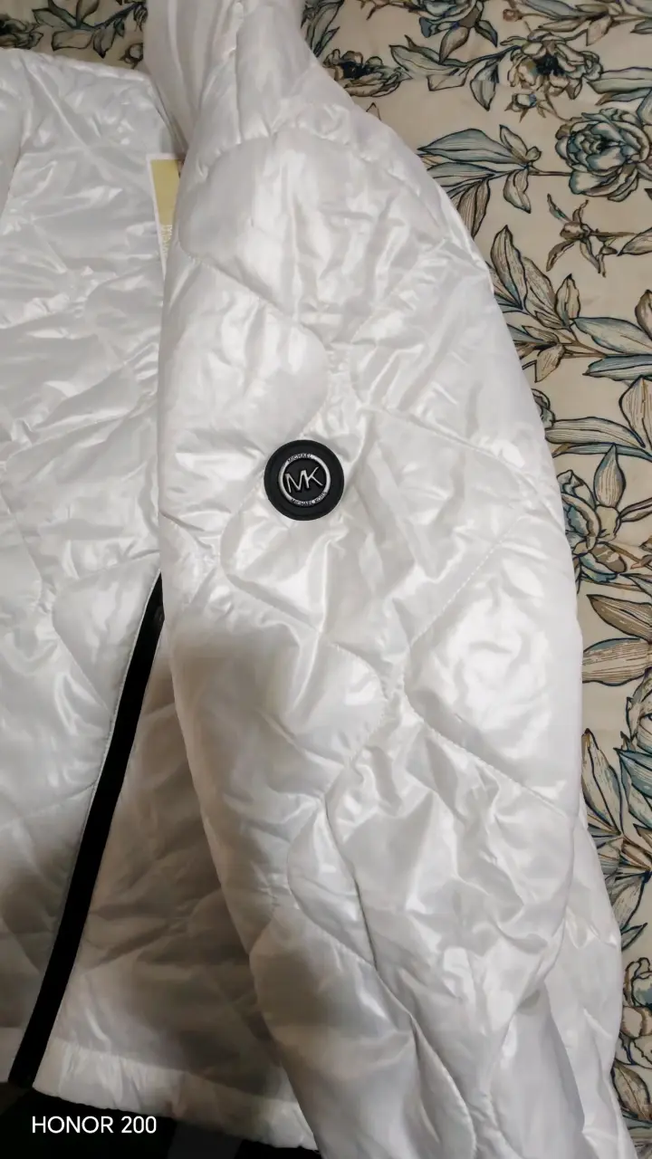 Chaqueta Michael Kors acolchada blanca con cierre - 3