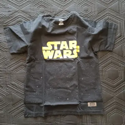Polera original Star Wars negra Uniqlo - miniatura 1