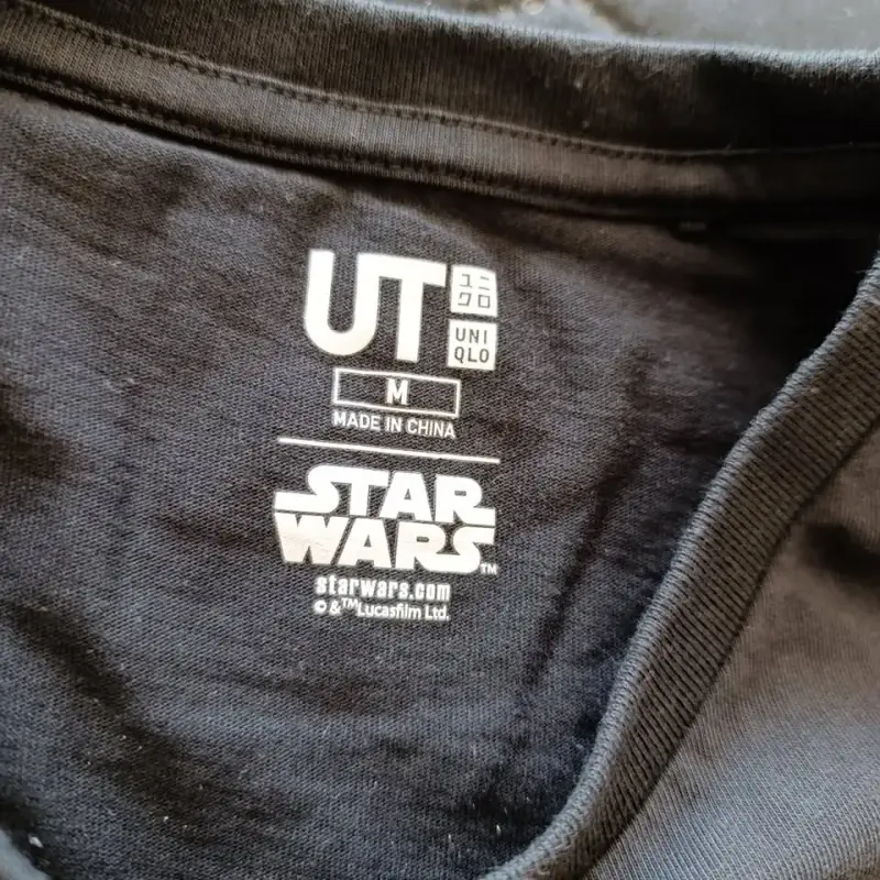 Polera original Star Wars negra Uniqlo - 2