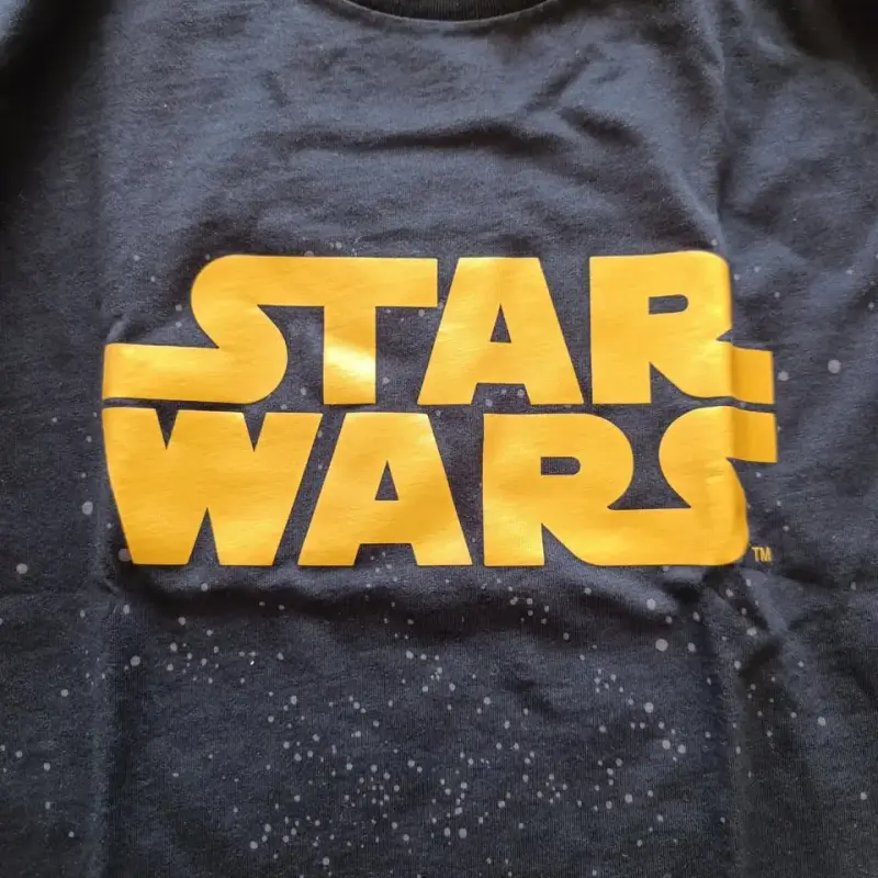 Polera original Star Wars negra Uniqlo - 3