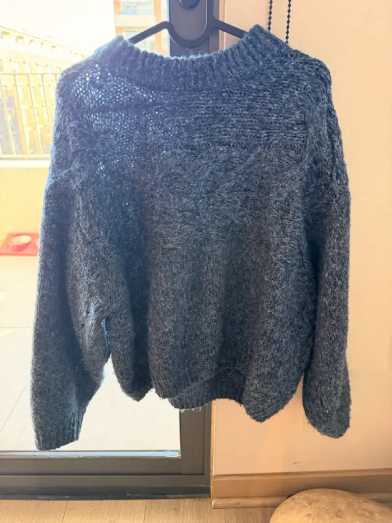 Suéter de lana gris oscuro para mujer