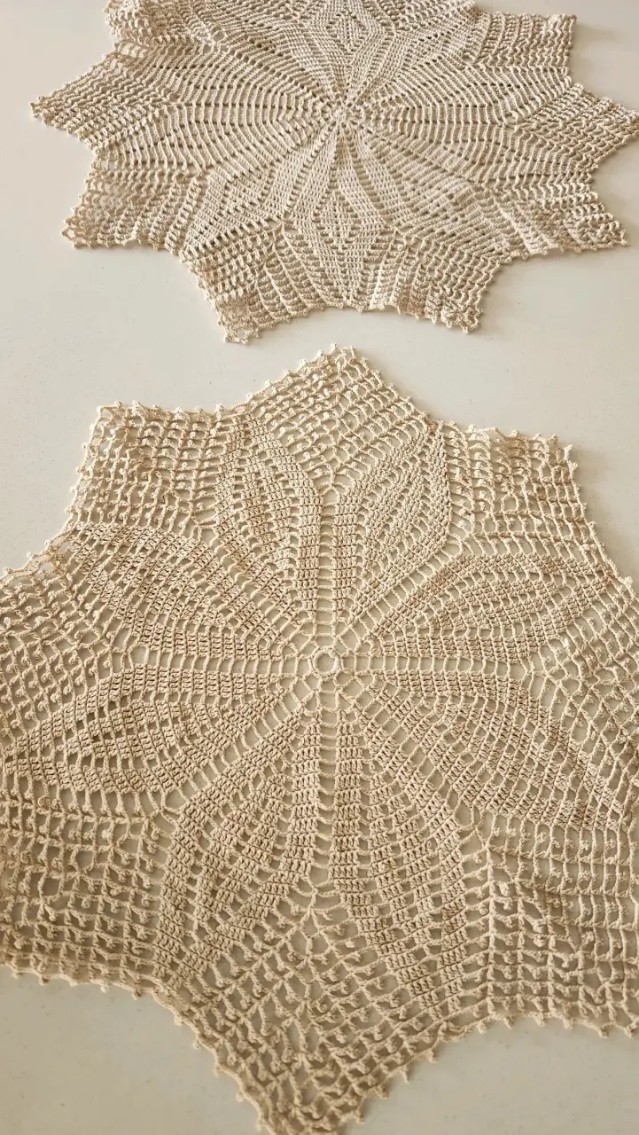 2 manteles tejidos a crochet, años 80 - 3