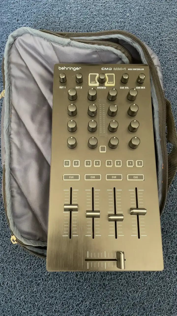 Controlador MIDI Behringer CMD MM-1 - 4