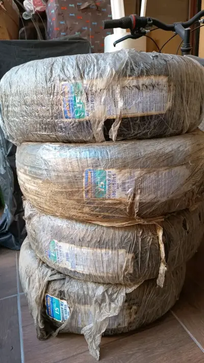 Juego de neumáticos Maxxis nuevos 185/65R15 - miniatura 1