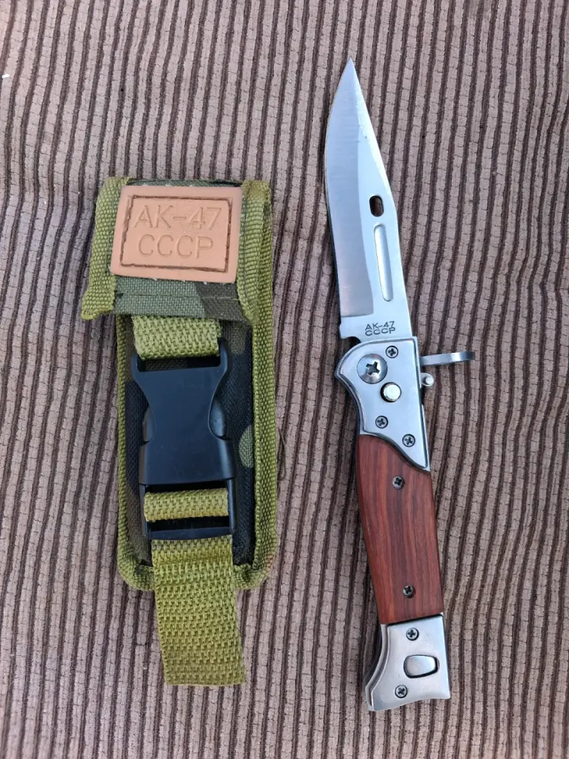 Cuchillo plegable AK-47 con funda - 1