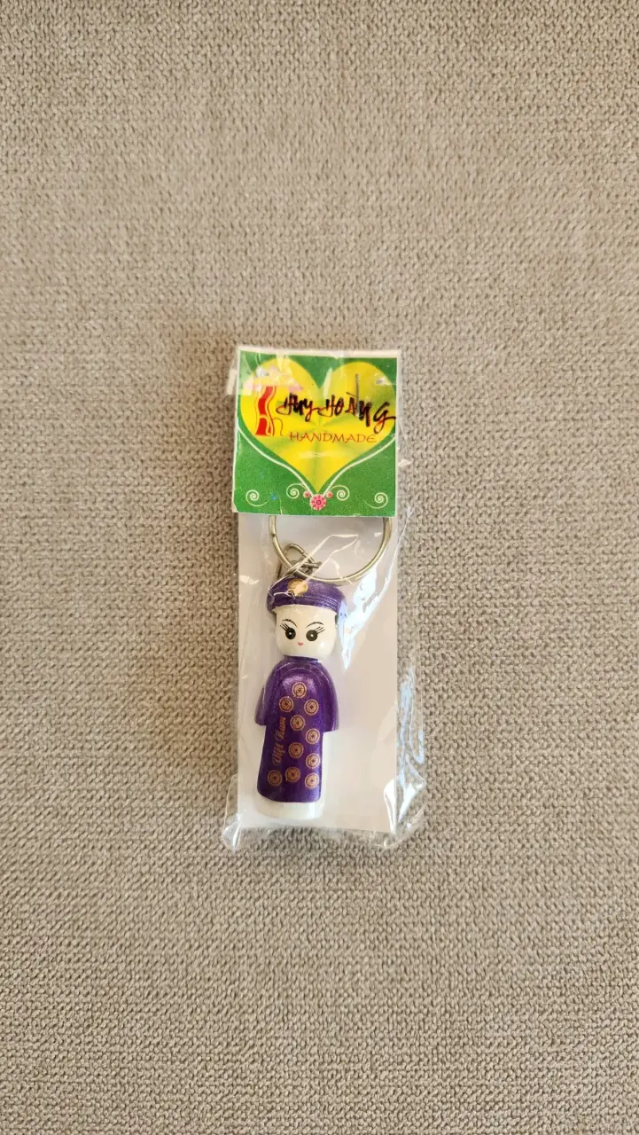 Llavero de Vietnam púrpura