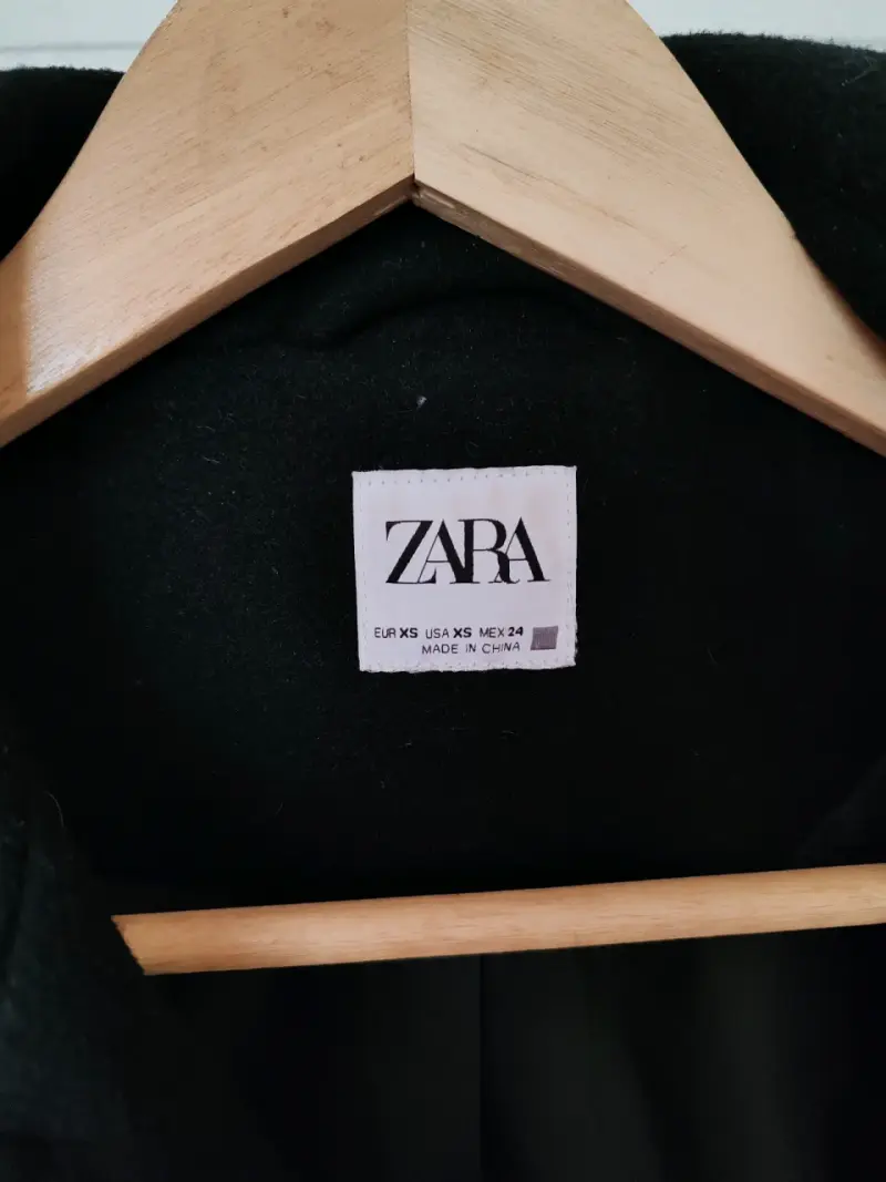 Abrigo Zara con botones dorados - 2