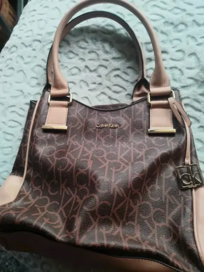 Bolso Calvin Klein marrón con monograma - miniatura 1