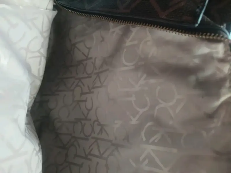 Bolso Calvin Klein marrón con monograma - 2