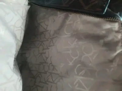 Bolso Calvin Klein marrón con monograma - miniatura 2