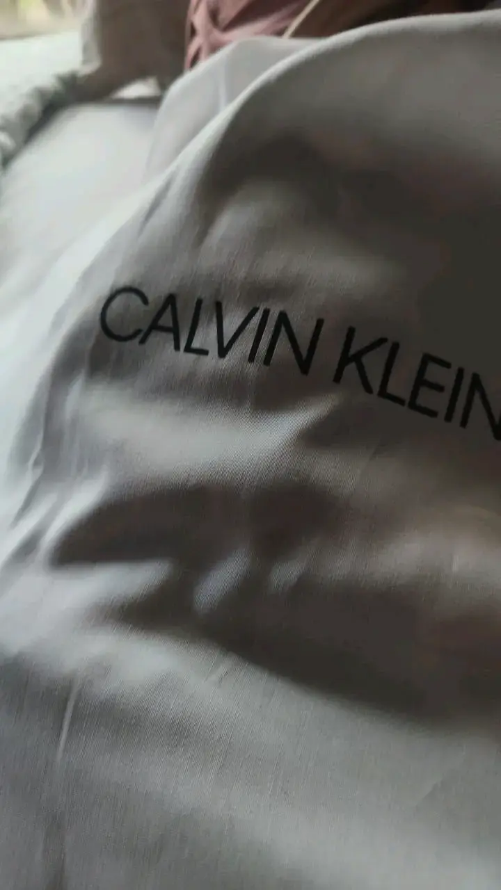 Bolso Calvin Klein marrón con monograma - 3