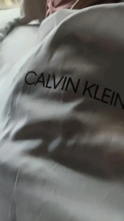 Bolso Calvin Klein marrón con monograma - miniatura 3