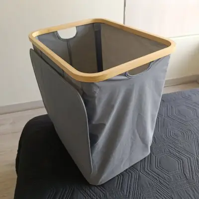 Cesto para ropa sucia gris plegable con marco - miniatura 1