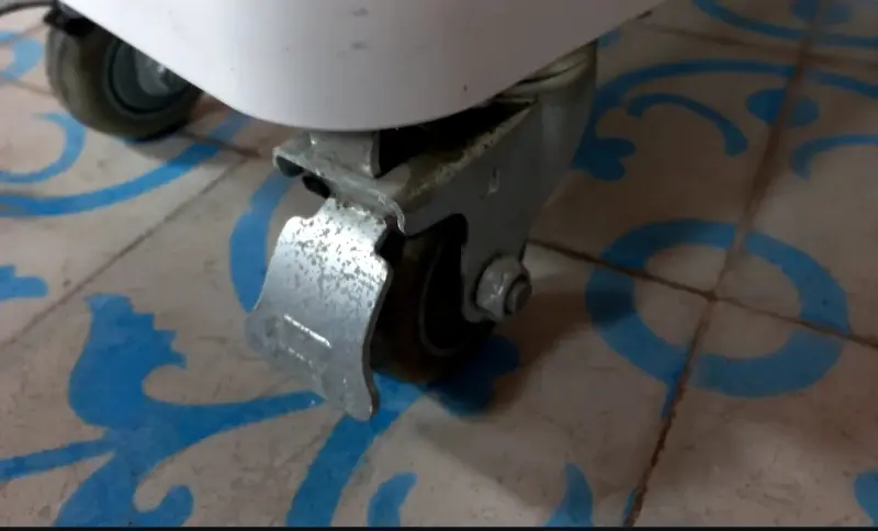 Contenedor de almacenamiento con ruedas - 2