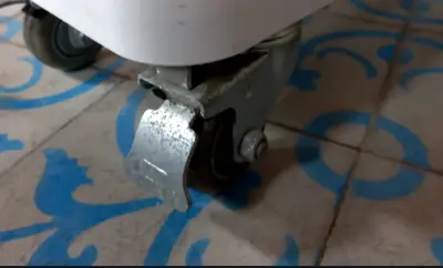 Contenedor de almacenamiento con ruedas - miniatura 2