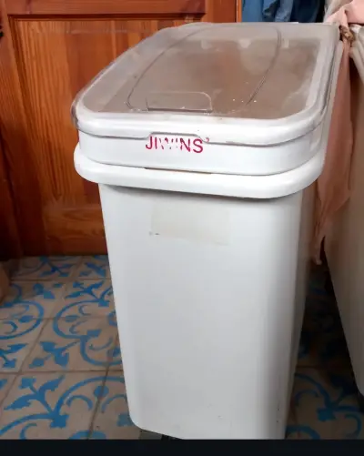 Contenedor de almacenamiento con ruedas - miniatura 3