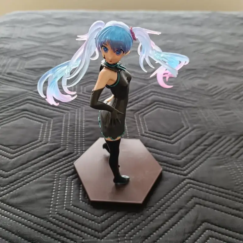 Figura coleccionable Hatsune Miku con base - 2