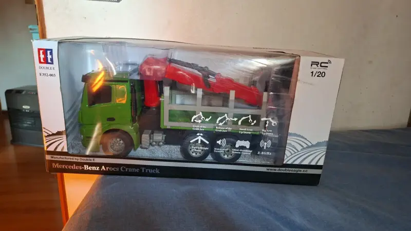 Camión grúa Mercedes-Benz Arocs RC 1/20 - 1