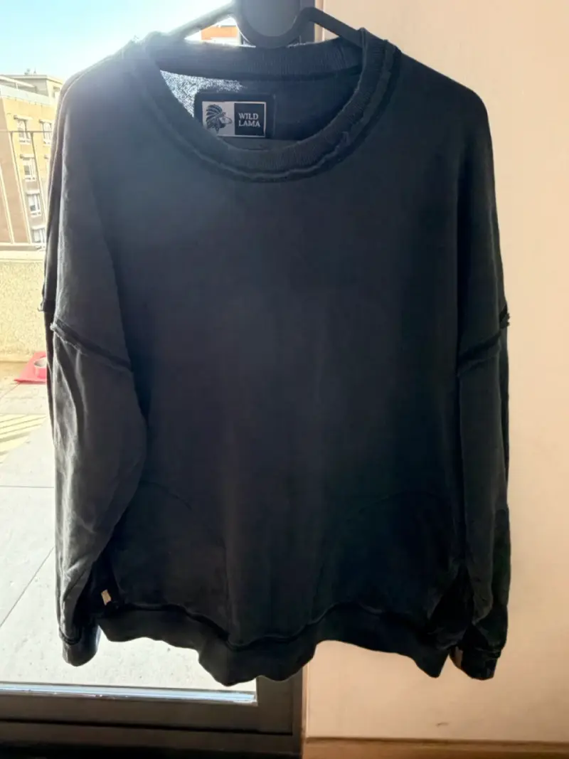 Polerón negro Wild Lama unisex