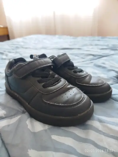 Zapatillas escolares negras  talla 29 para niños - miniatura 1