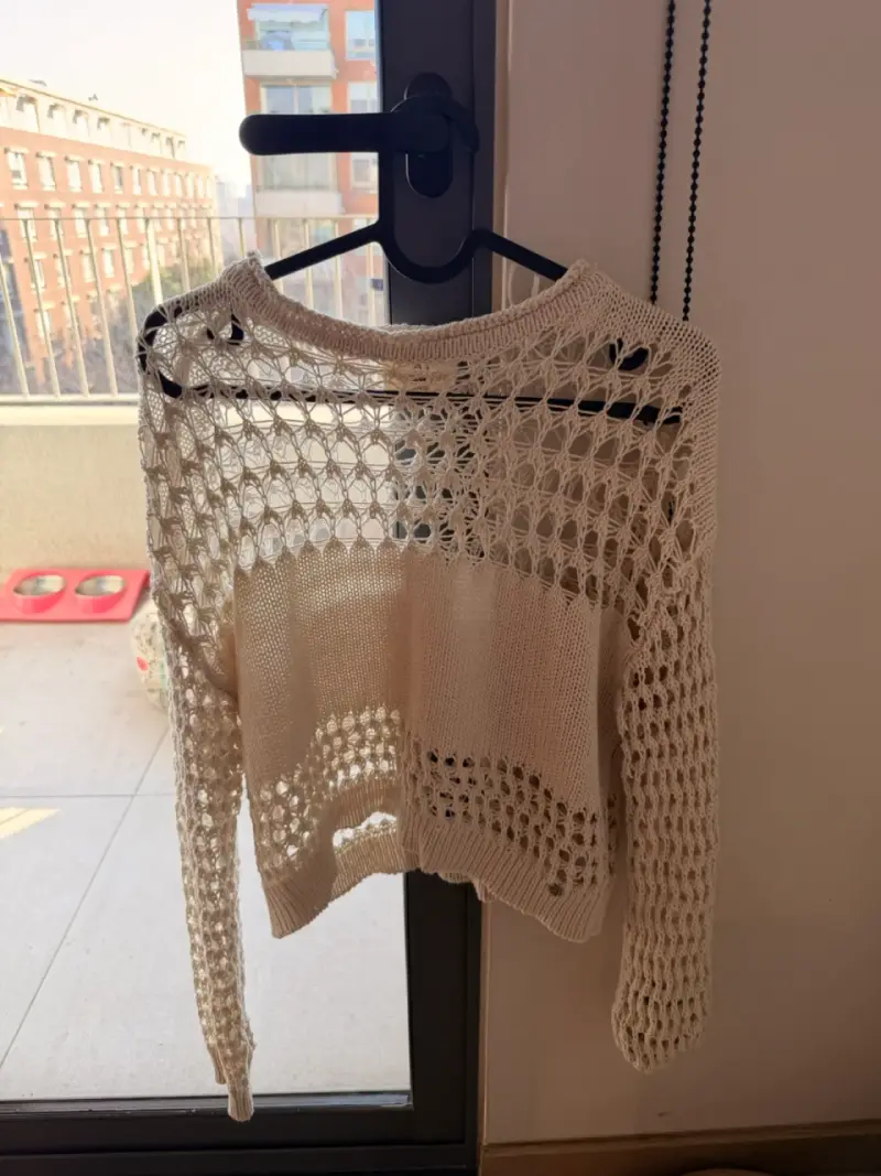 Suéter tejido calado beige para mujer