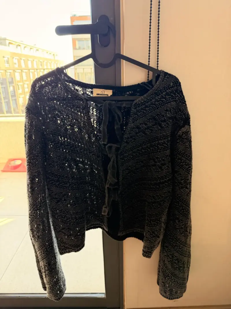 Cardigan tejido negro Americano con lazo