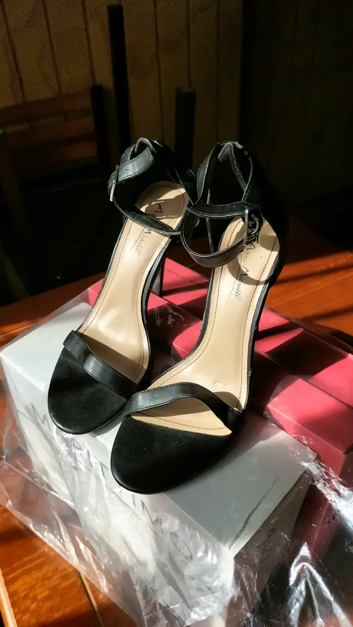 Tacones negros elegantes para mujer - 1