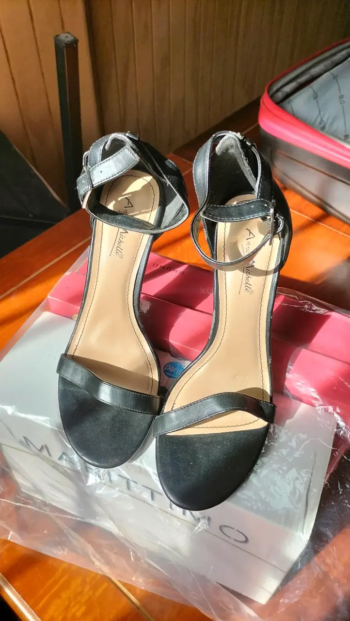 Tacones negros elegantes para mujer - 2