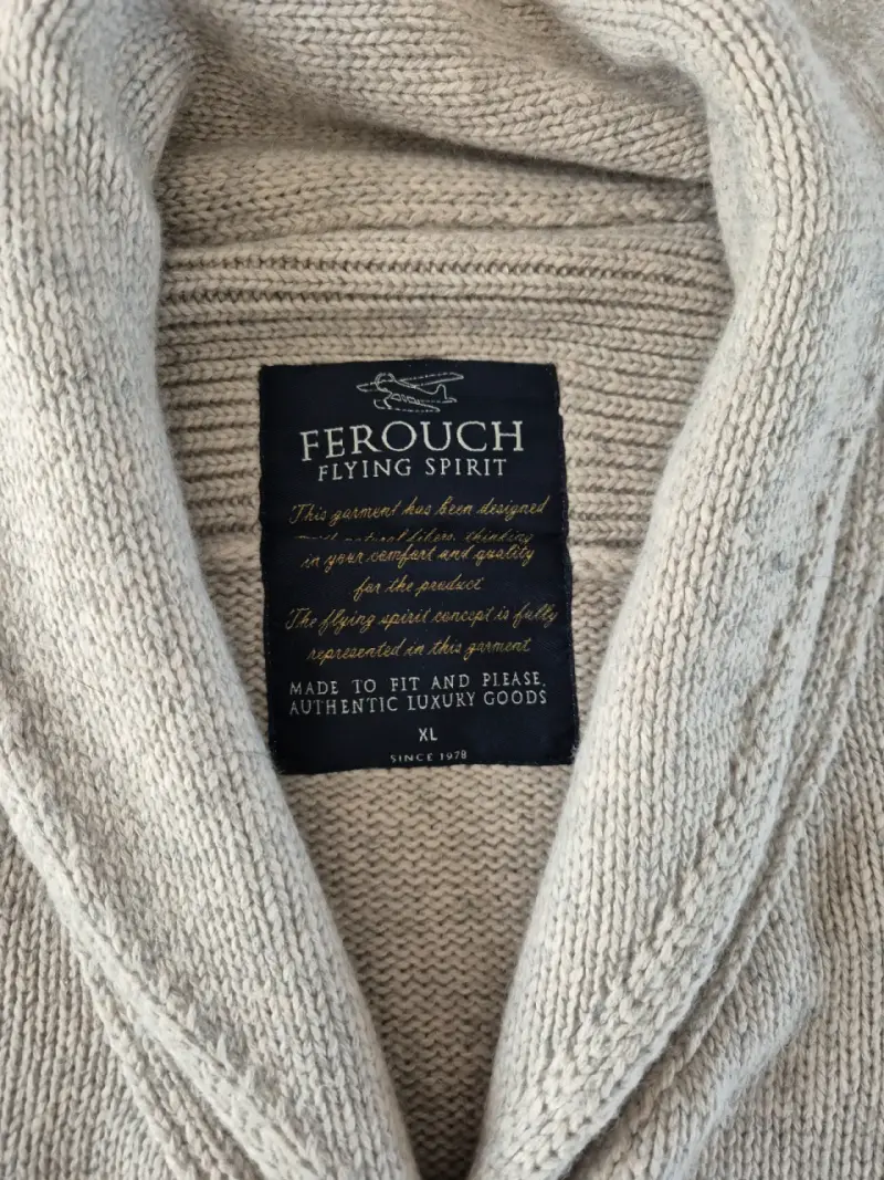 Cardigan de hombre beige con botones - 2