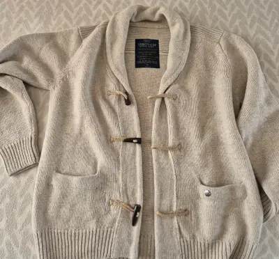 Cardigan de hombre beige con botones - miniatura 4