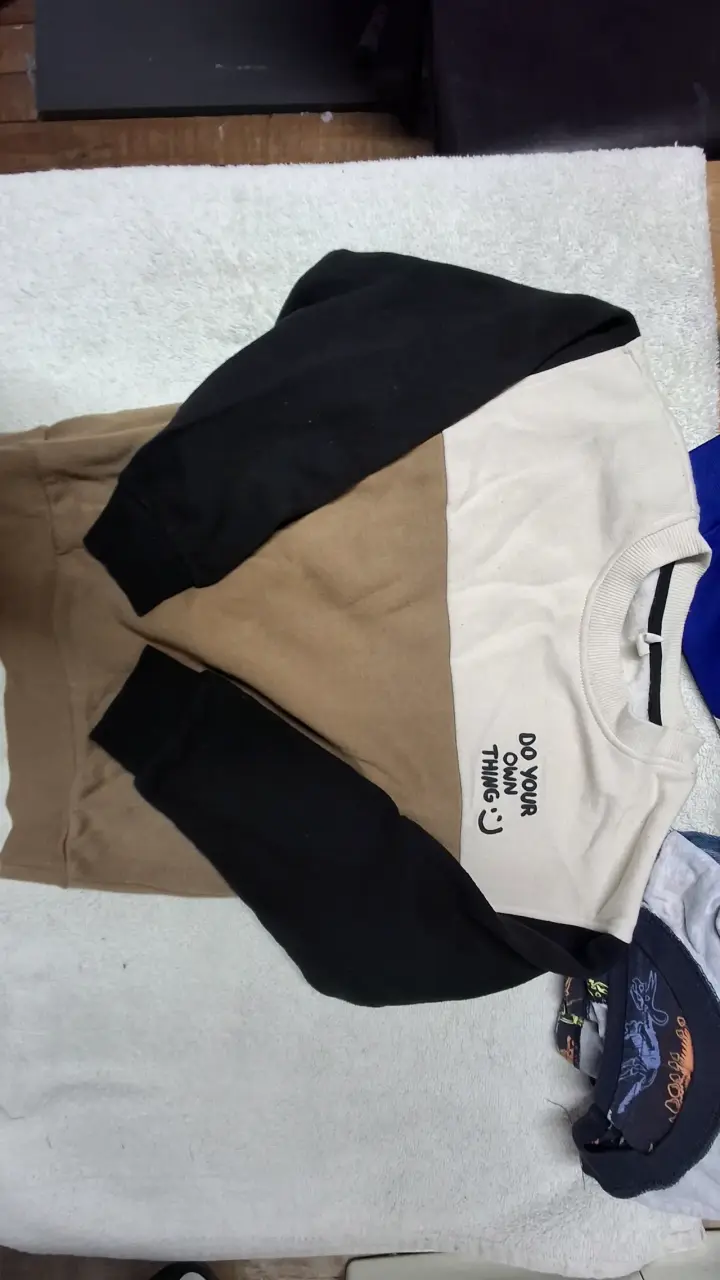 Polerón Nike negro con logo blanco - 2