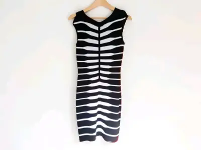 Vestido Ajustado Calvin Klein  Talla M - miniatura 1