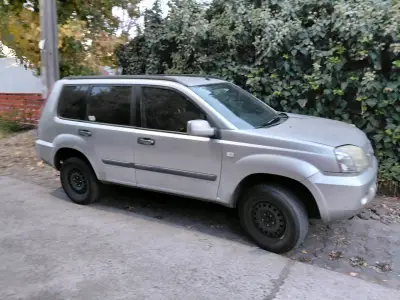 SUV familiar en buen estado, color plateado - miniatura 1