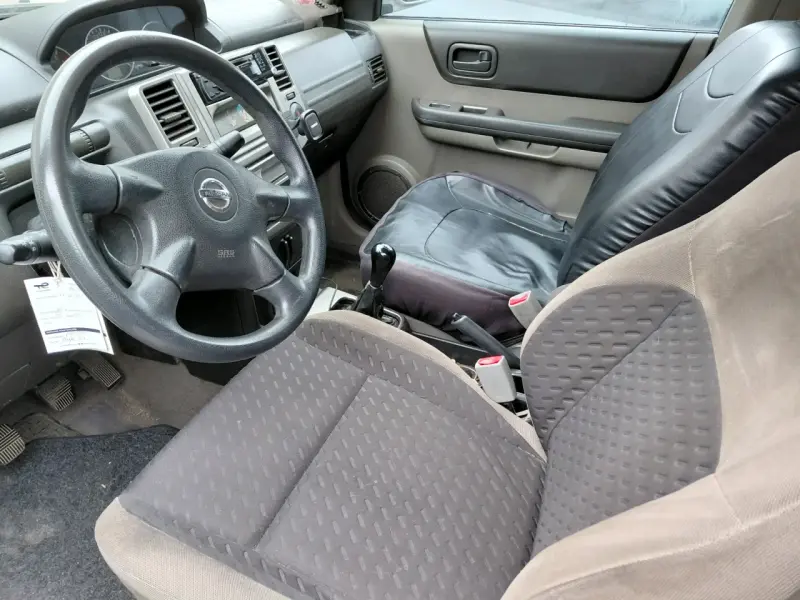 SUV familiar en buen estado, color plateado - 3