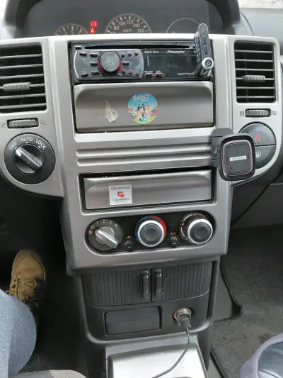 SUV familiar en buen estado, color plateado - miniatura 5
