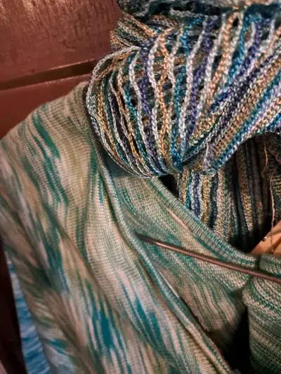 PONCHO BUFANDA en tonos azules - miniatura 6