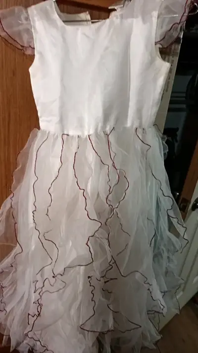 Vestido de fiesta blanco con volantes - miniatura 1