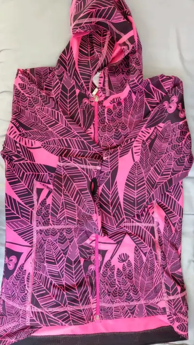 Polerón con capucha estampado rosa y negro - miniatura 2