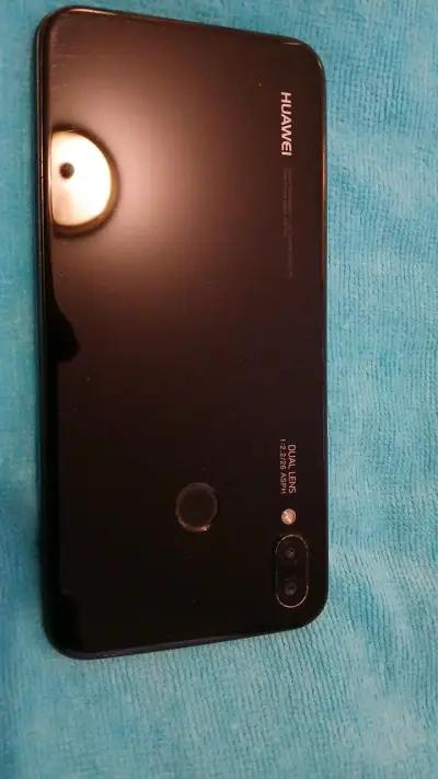 Huawei smartphone con doble cámara - miniatura 1