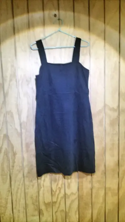 Vestido negro casual sin mangas - miniatura 1