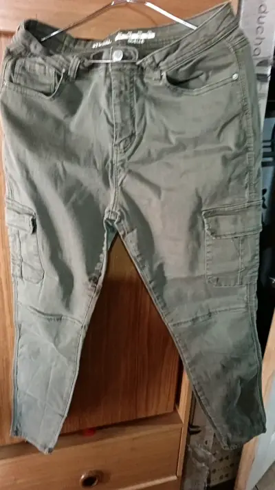 Pantalones cargo verde oliva para mujer - miniatura 1