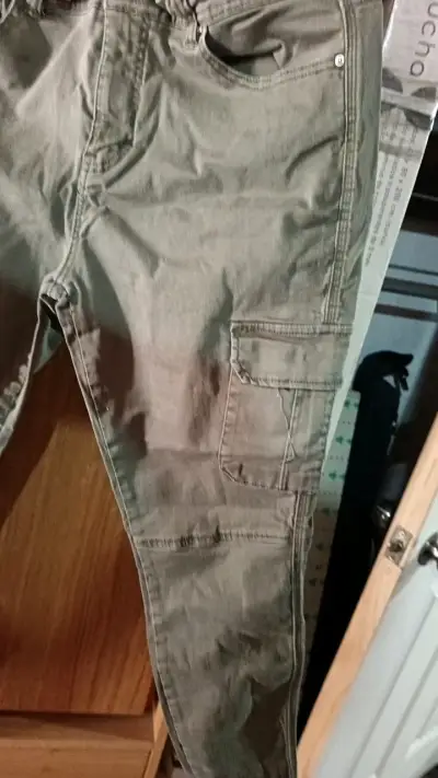 Pantalones cargo verde oliva para mujer - miniatura 3