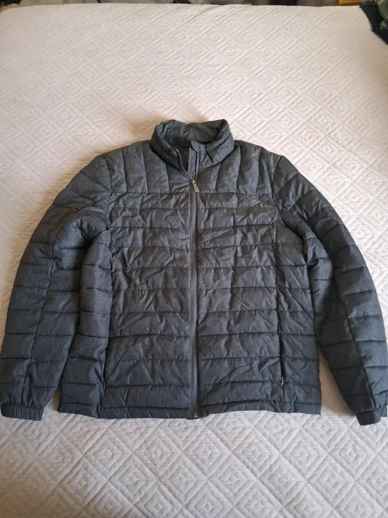 Chaqueta acolchada gris para hombre