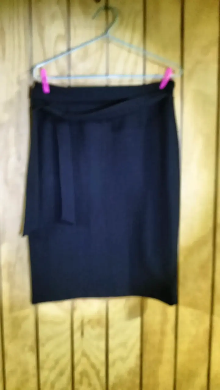 Falda negra elegante con lazo - 3