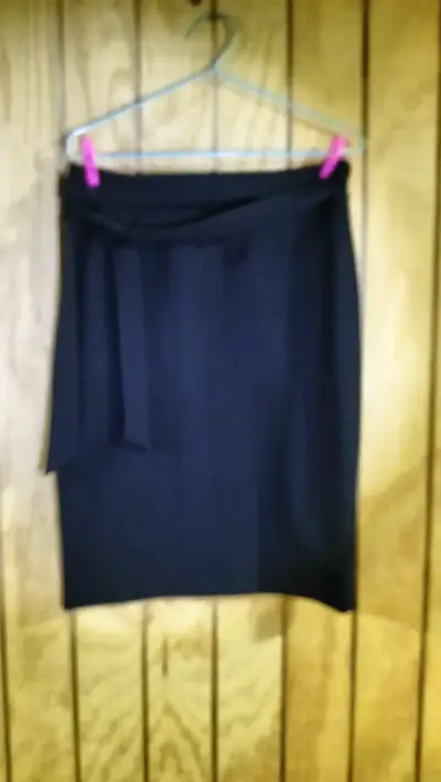 Falda negra elegante con lazo - miniatura 3