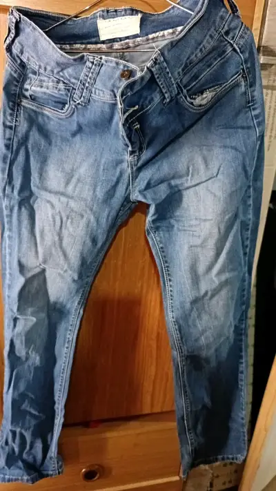 Jeans azul clásico para mujer - miniatura 1