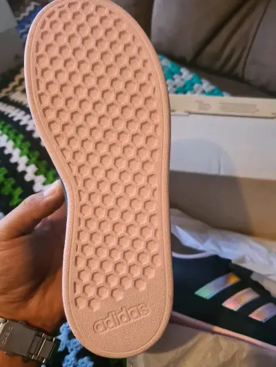 Zapatillas Adidas negras con detalles rosados - miniatura 3