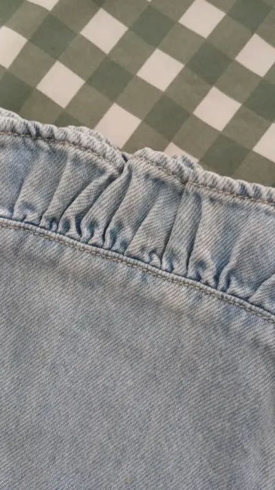 Jeans de mezclilla azul claro para niña de 6 años - miniatura 2