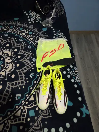 Zapatillas de fútbol Adidas F50 amarillas - miniatura 1